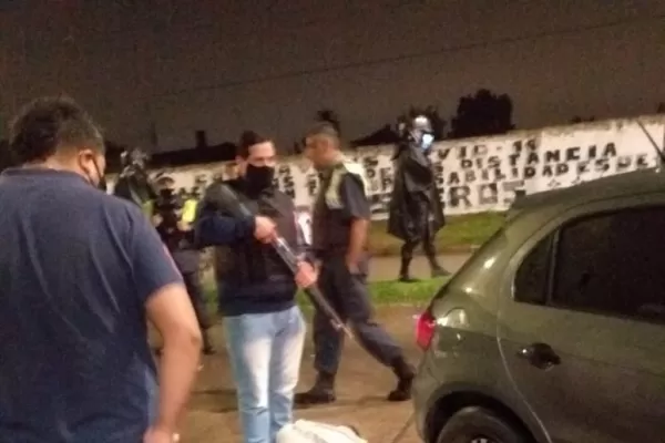 Robo, persecución, tiroteo y captura de dos hombres