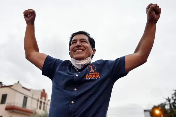 La autoridad electoral de Ecuador confirma el balotaje presidencial entre Arauz y Lasso