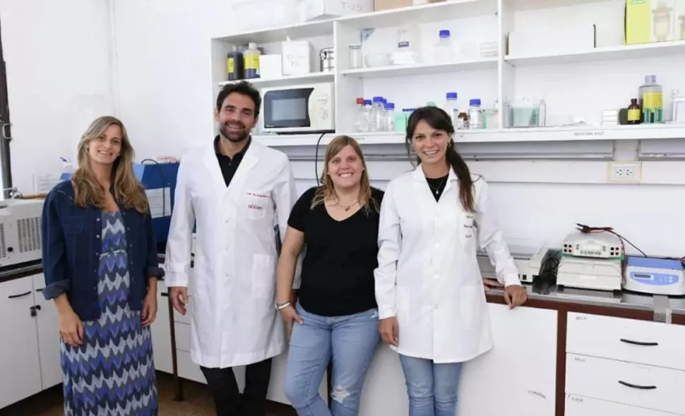 LA “PATA” ARGENTINA. El equipo científico sanjuanino en su laboratorio. 