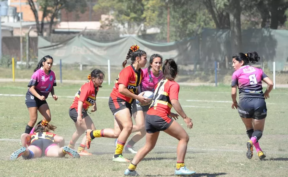 SUMAN. Las chicas que juegan al rugby tendrán su espacio en el torneo de hoy. 