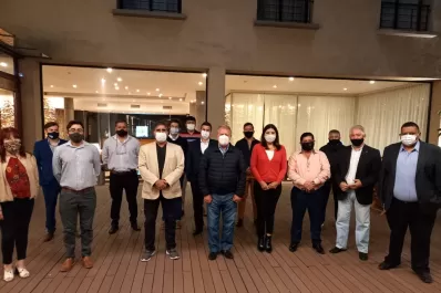 Los Mellizos Orellana reafirman lazos con el partido que fundó Alberto Fernández