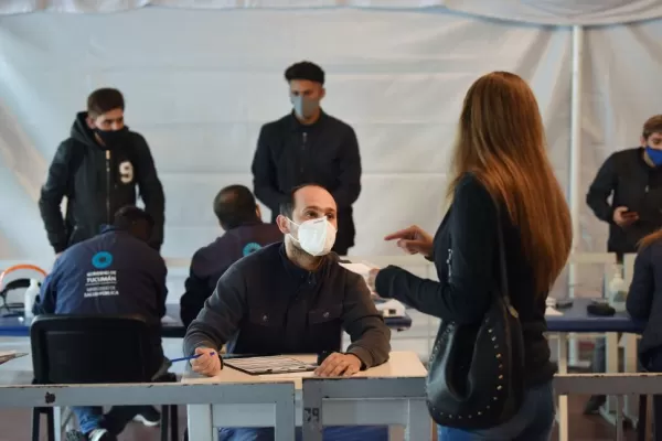 En la terminal intentan frenar con hisopados masivos al virus