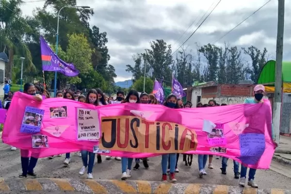 Multitudinaria marcha en Burruyacu tras un caso de abuso sexual en grupo