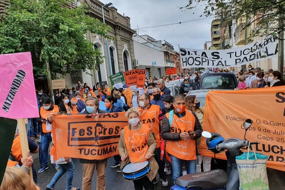 RECLAMO. Protesta de trabajadores de la salud de Tucumán. Foto de Sitas