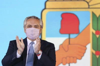 Alberto Fernández: “Vacunamos a los argentinos mientras otros hacen Zoom en la cama”