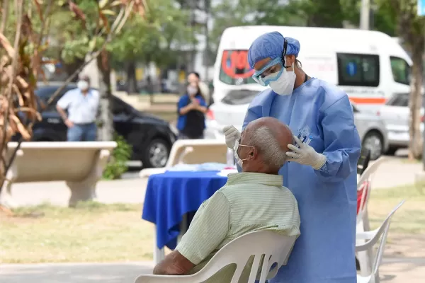 El lunes arrancó con 218 nuevos casos de coronavirus en Tucumán