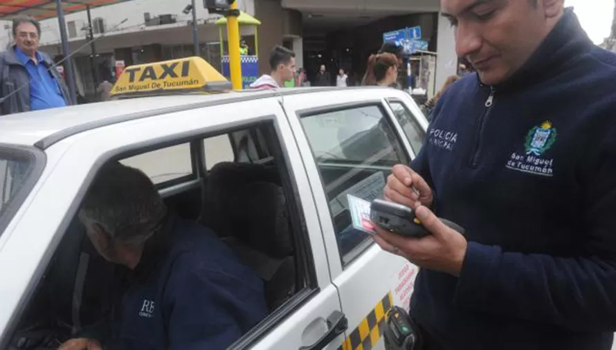 DISCULPAS. El taxista que le quitó el talonario de multas al varita deberá hacer un tratamiento contra la ira (imagen a mero efecto ilustrativo).