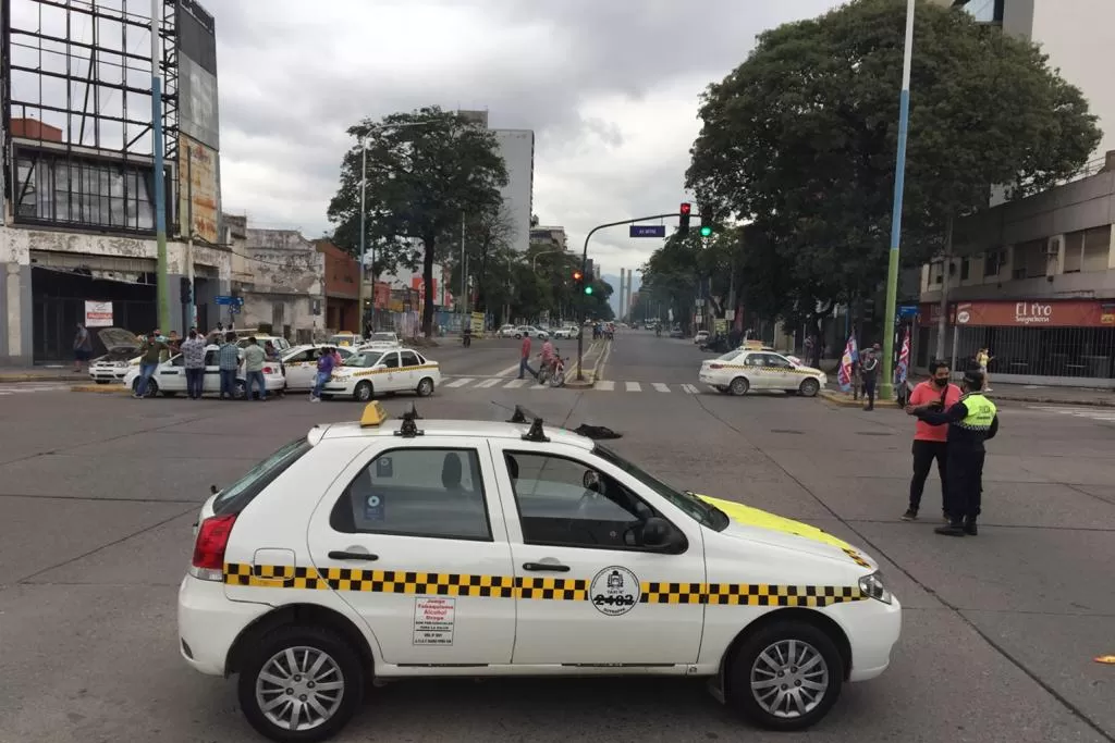 MATE DE LUNA Y MITRE. Taxistas exigen seguridad.