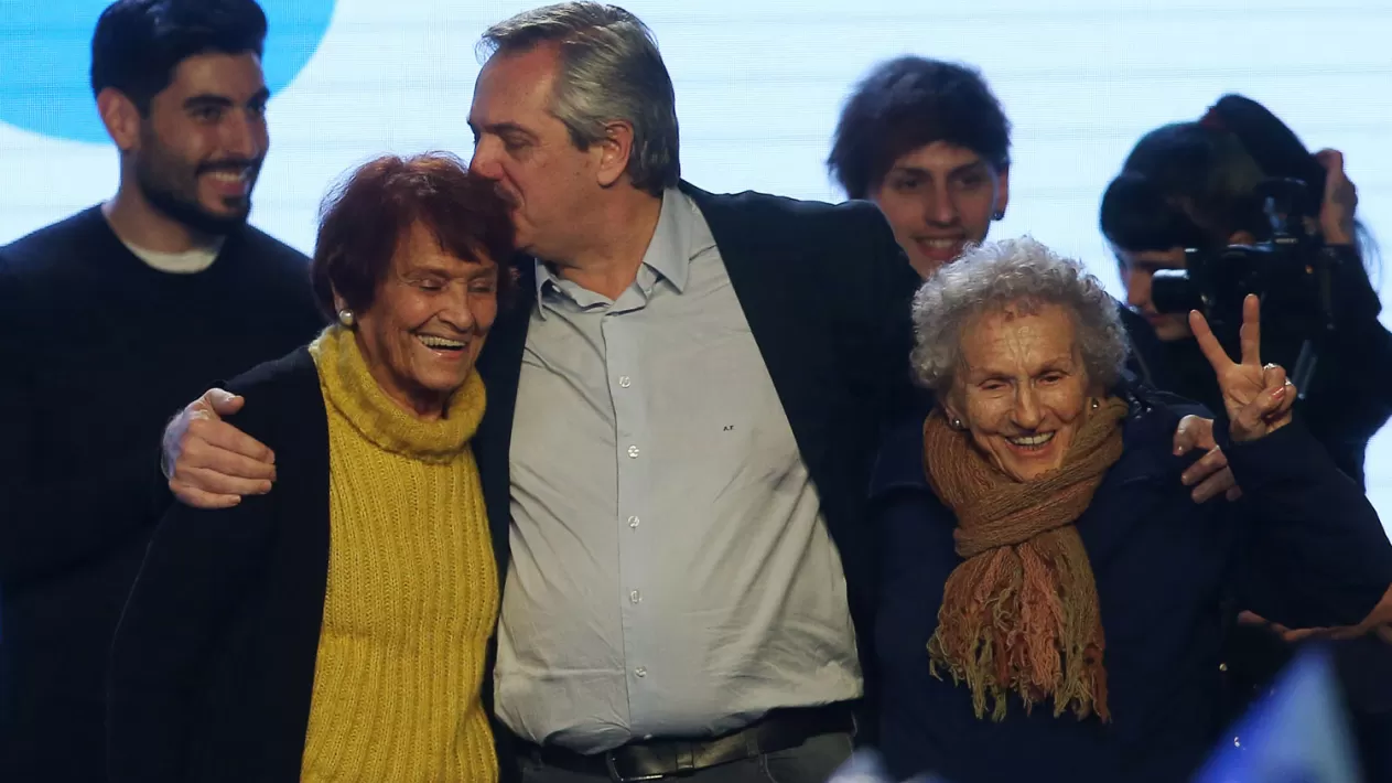AL LADO. Alberto Fernández y Taty Almeida (izquierda) celebraron la victoria del PJ en las presidenciales de 2019.