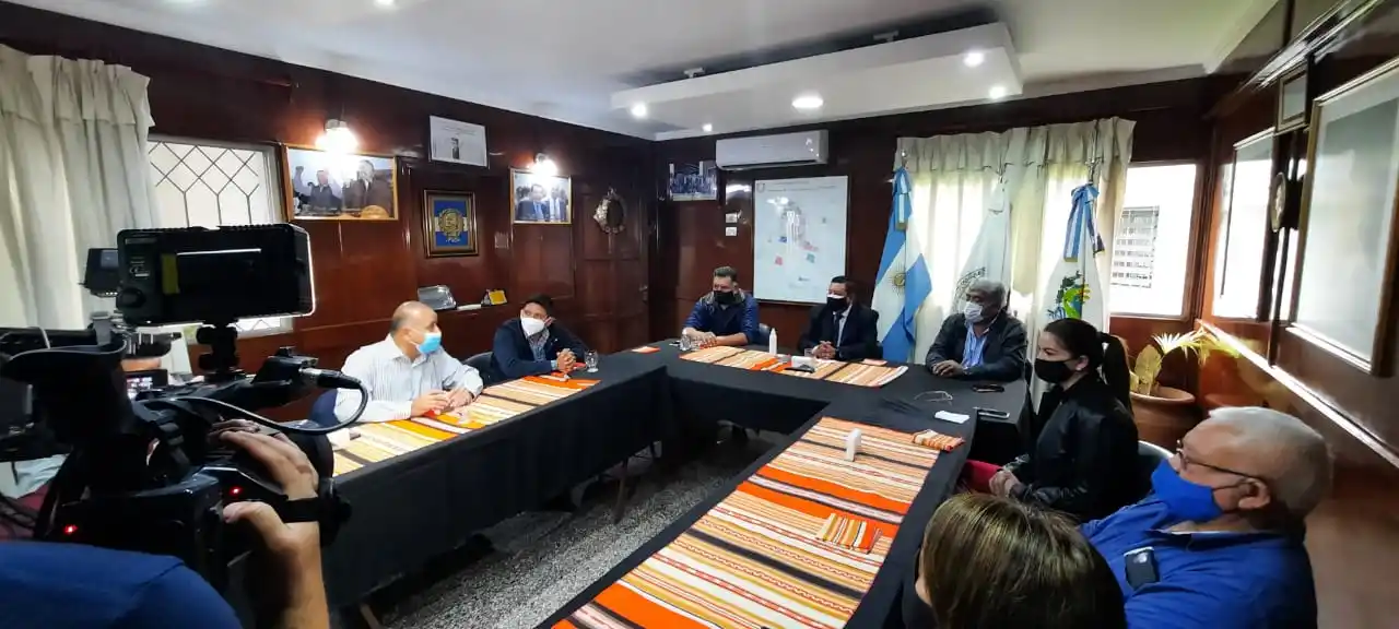 EN BANDA DEL RÍO SALÍ. Monteros recibió a ediles bandeños de su espacio. Foto: Prensa BRS