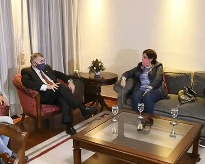 CON EL VICEGOBERNADOR. Beatriz Mirkin, en la Legislatura. Foto: prensa HLT