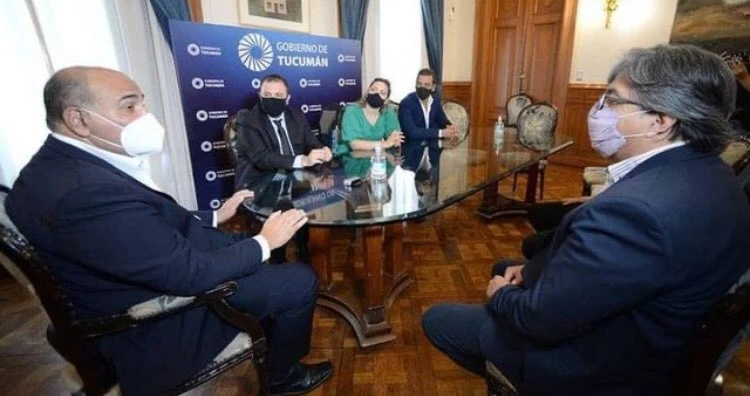 CON EL GOBERNADOR. Marcelo Santillán, de Empleo. Foto: Twitter @MarceSantilOk