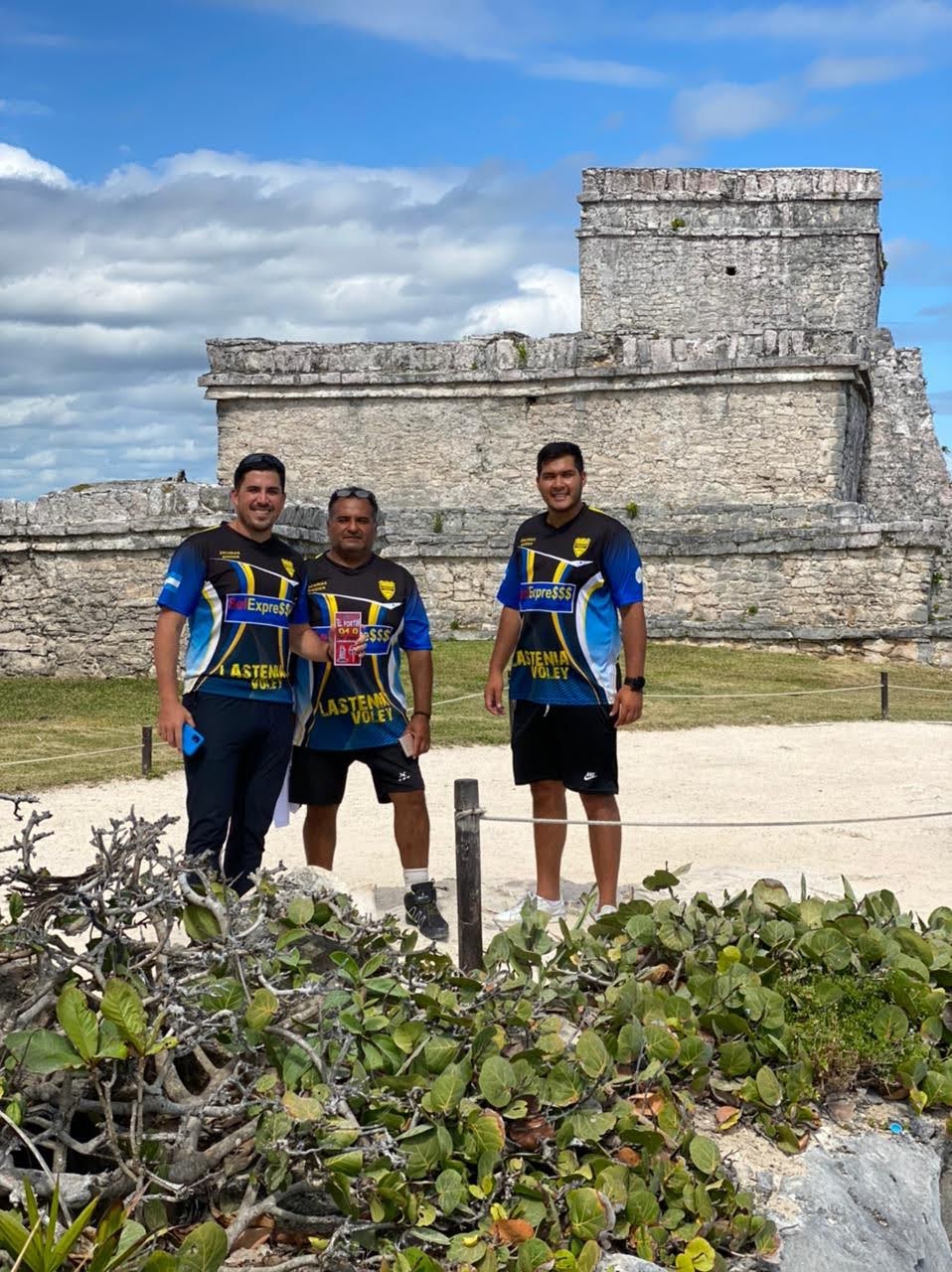 CULTURA. Fadel, Cancino y Ahumada visitaron las ruinas mayas de Tulum.  