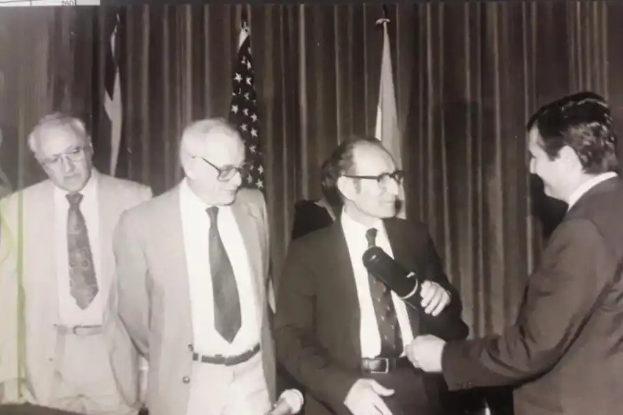 DISTINCIÓN. Milstein recibe en la UNT el título de doctor Honoris Causa. 