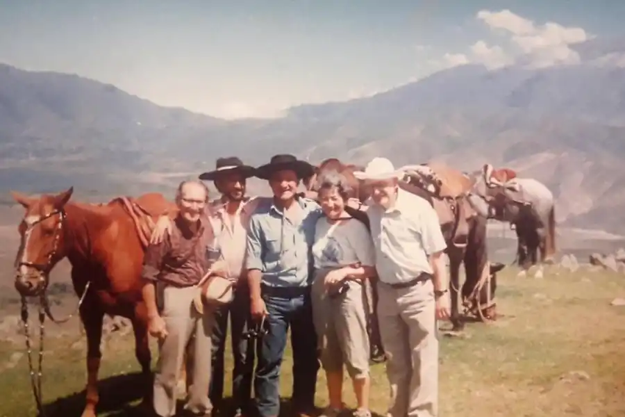 EN TAFÍ. Milstein, Miroli, Otto Paz, la mujer de Milstein y Geoffrey Asherson. 
