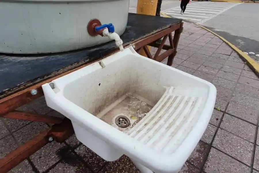 Un curioso método para higienizarse las manos fue motivo de burlas en Aguilares