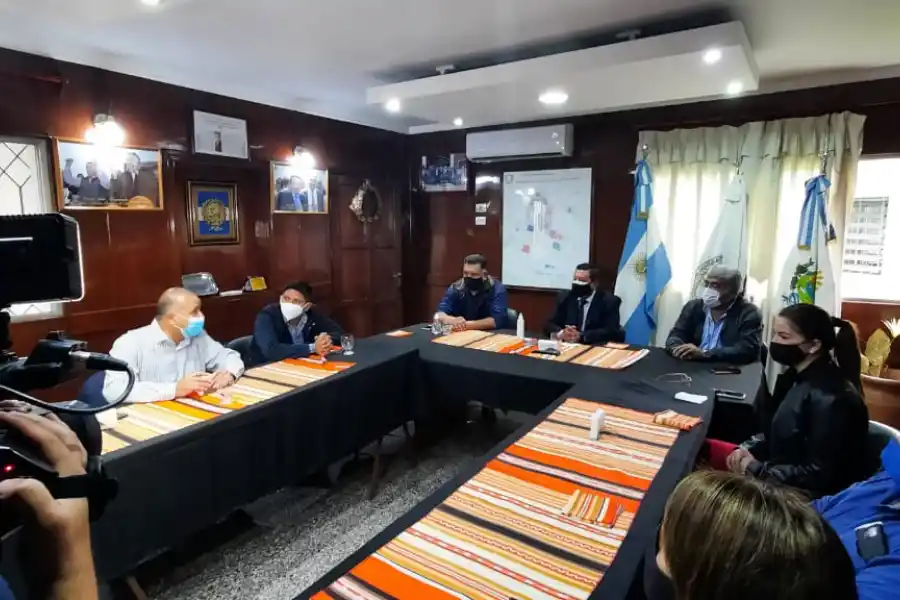 EN BANDA DEL RÍO SALÍ. Monteros recibió a ediles bandeños de su espacio. Foto: Prensa BRS