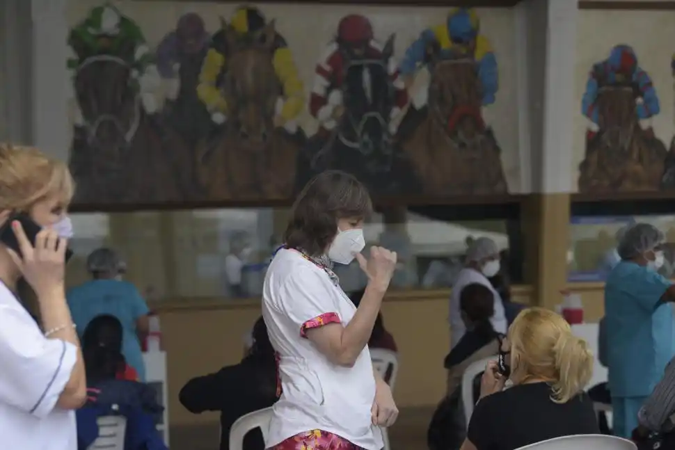 LLEVANDO TRANQUILIDAD. Los profesionales tuvieron una tarea extra.