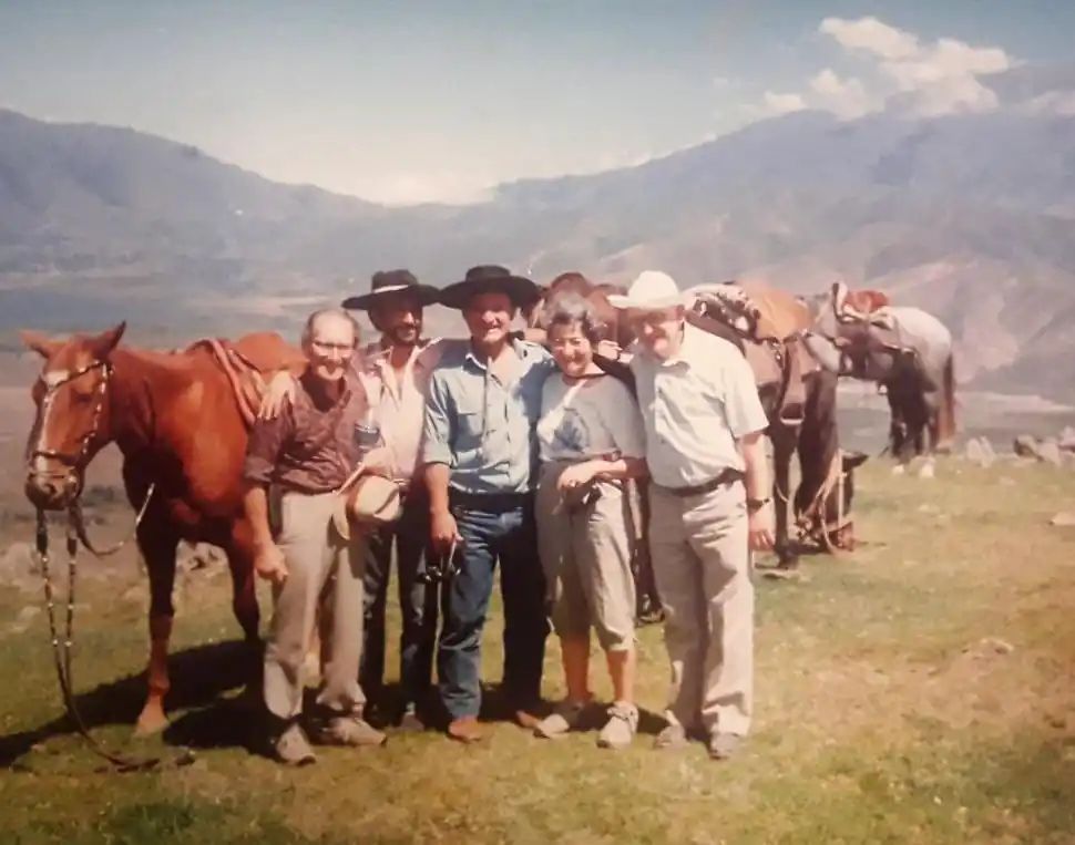 EN TAFÍ. Milstein, Miroli, Otto Paz, la mujer de Milstein y Geoffrey Asherson. 