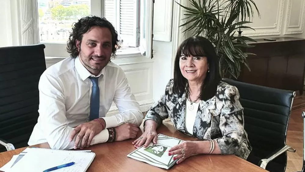 ENCUENTRO. El jefe de Gabinete, Santiago Cafiero, analizó junto a Susana Trimarco el trabajo de la Fundación María de los Ángeles.