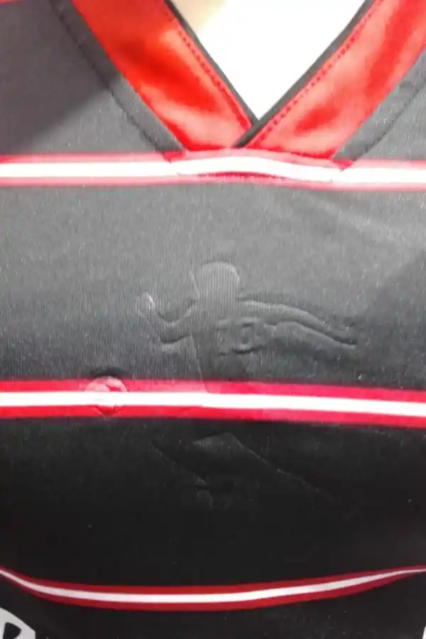 EL DIEZ. El detalle de la figura de Maradona en el pecho de la camiseta alternativa. LA GACETA/FOTO DE JOSÉ NUNO