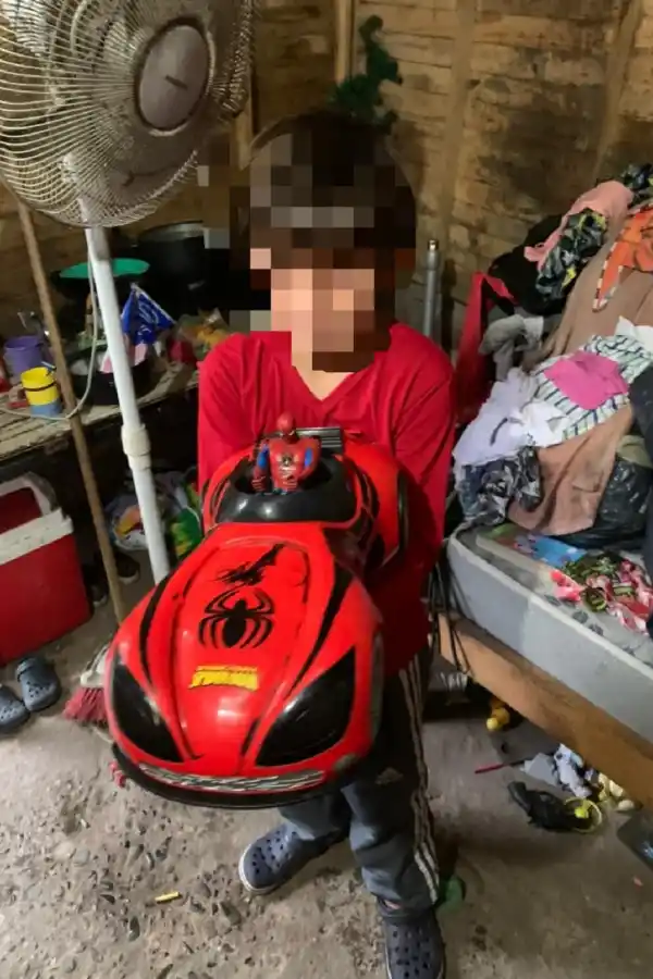 Quedó sin trabajo durante la pandemia, está embarazada y pide en los semáforos