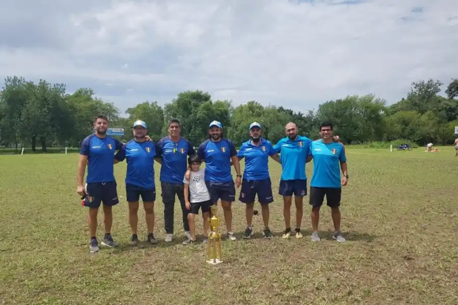 CUERPO TÉCNICO. Vidal (cuarto) asiste a Bascary (tercero), entrenador principal.   