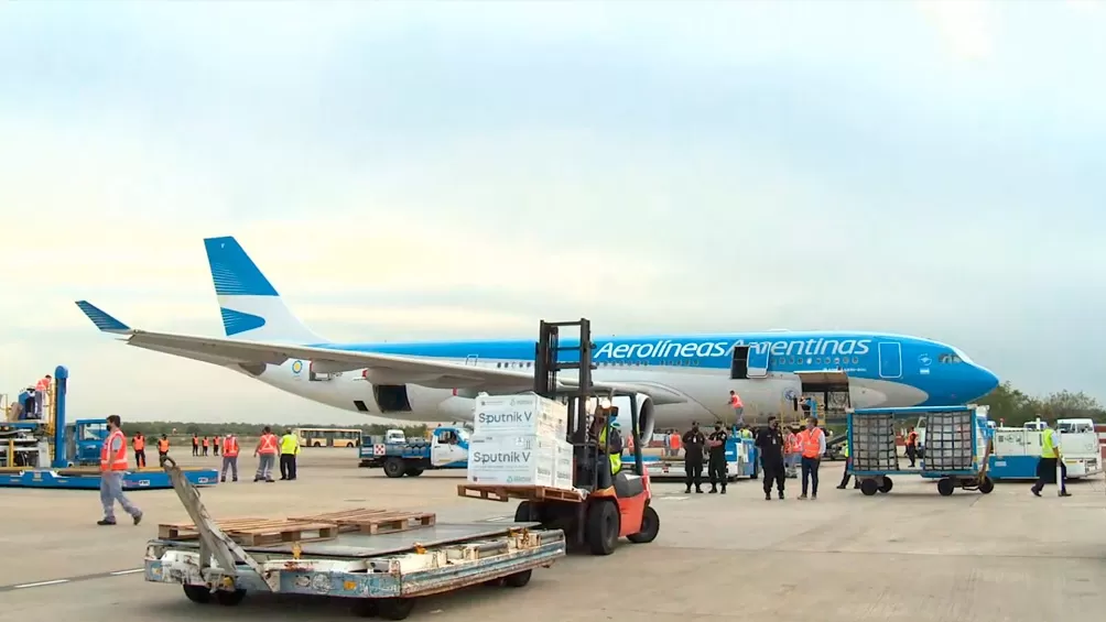 Llegó a Moscú el noveno vuelo de Aerolíneas Argentinas para traer más vacunas Sputnik V