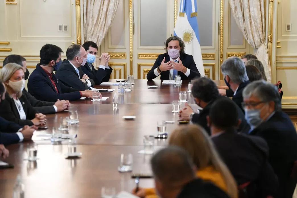 Santiago Cafiero, reunido con referentes del Frente de Todos. 