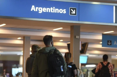Argentinos que lleguen al país con covid-19 deberán pagarse la cuarentena en un hotel