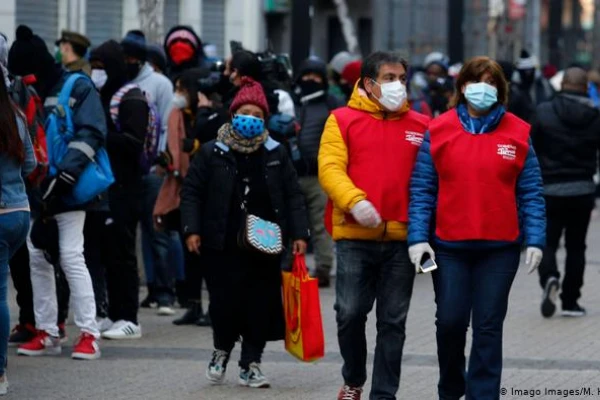 Por el aumento de los contagios de coronavirus, Chile confina al 70% de su población