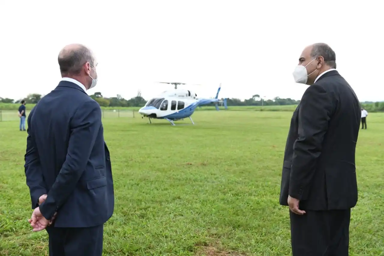 12 DE MARZO. El gobernador Manzur y el ministro Lichtmajer despiden a los docentes de alta montaña en Horco Molle. Foto: Comunicación Pública