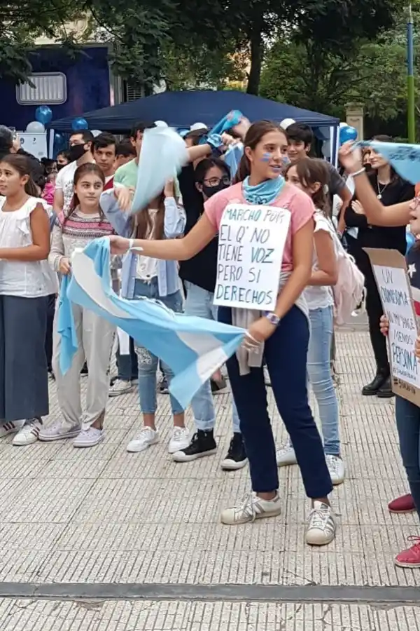 Marcha por la vida: tucumanos se expresaron contra el aborto en la plaza Urquiza