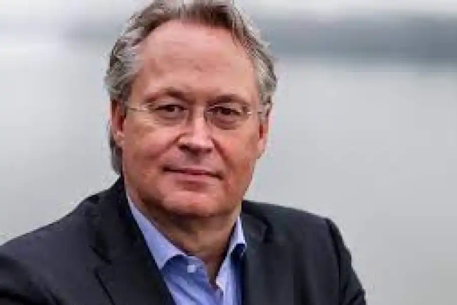 Es un rompecabezas difícil, es como tratar de salvar una ballena varada”, dijo Peter berdowski, director de la empresa de rescate 