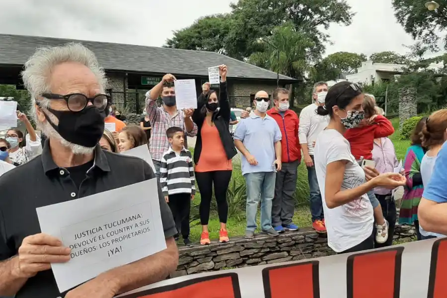 EN LA ARBOLEDA. Protesta de vecinos.