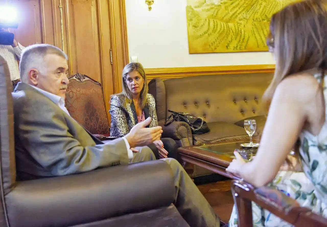 EN 2018. Jaldo, en ejercicio del PE por un viaje de Manzur, recibe en Casa de Gobierno a Cruzado Sánchez, quien había quedado interinamente a cargo del Poder Ejecutivo. (Archivo)