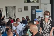 José Alperovich y Betty Rojkés recibieron la vacuna contra la covid-19 en el hipódromo 