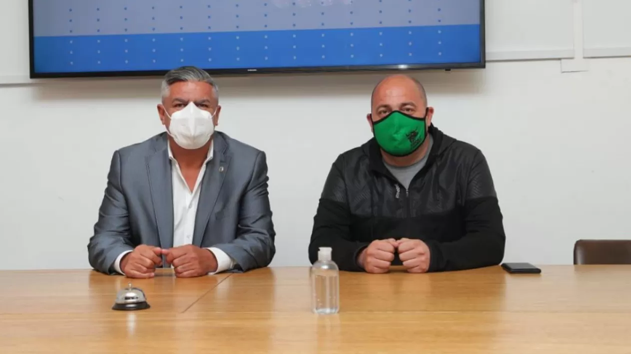 TODO EN ORDEN. Tapia recibió a Bellon horas después de que ganara las elecciones.