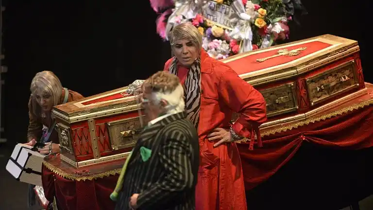 PERSONAJES. Flavio Mendoza y Raúl Lavié en una escena. 