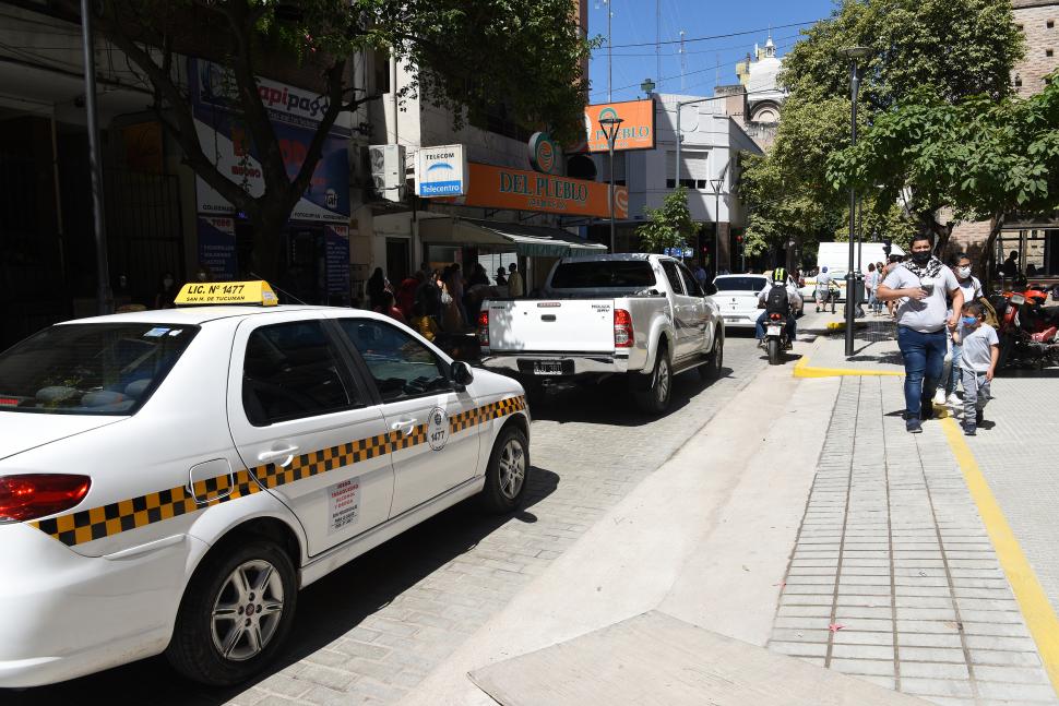 PARA CAMINAR. EN 25 de Mayo al 300, la obra está casi finalizada y ya se puede disfrutar de las veredas.