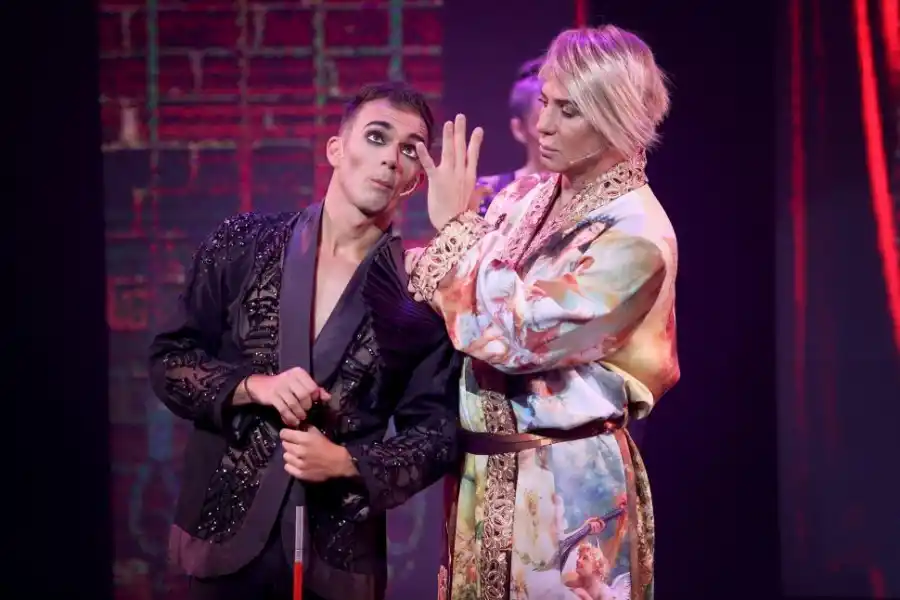 DESPLIEGUE VISUAL. La puesta tiene un gran colorido.