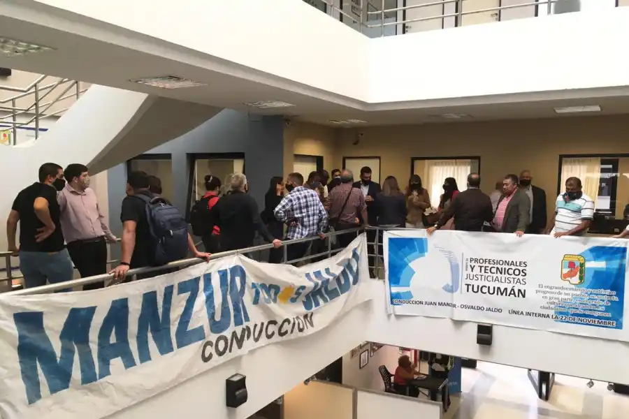 La interna peronista: Manzur llegó al PJ con Teresa Felipe de Heredia y obtuvo el quórum