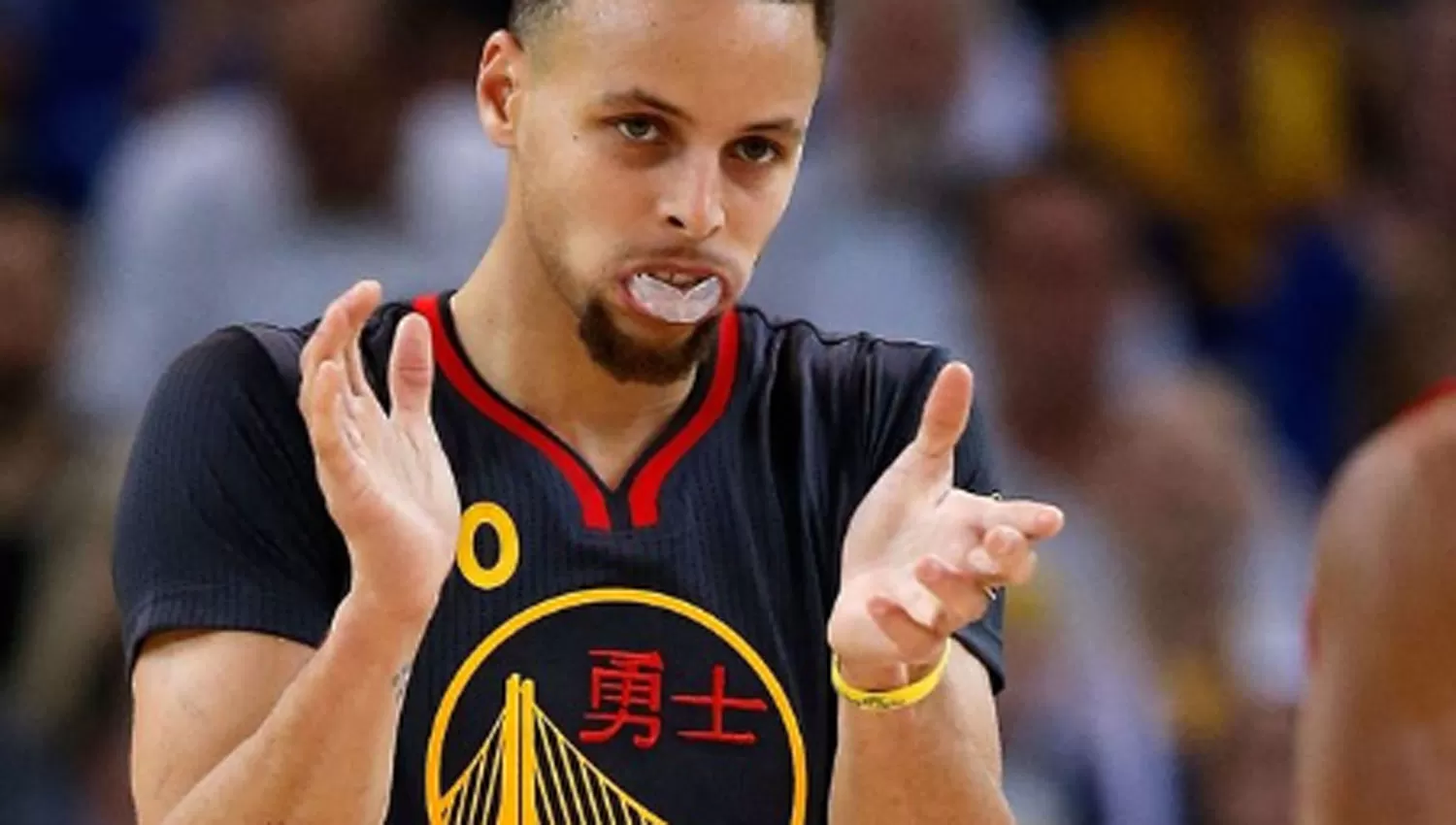 DE REGRESO. Curry volvió para intentar rescatar a los Warriors, lejos de los momentos dorados de la franquicia de San Francisco.