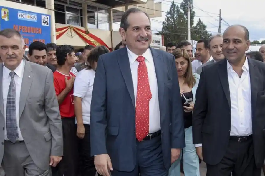 EN CAMPAÑA. Alperovich, junto a Manzur y a Jaldo. Foto de Archivo