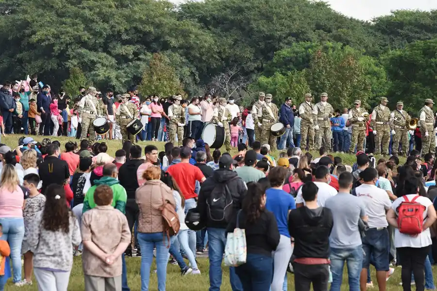 ORQUESTA. En el acto en conmemoración a los héroes de Malvinas se entonó el Himno Nacional Argentino. Foto LA GACETA / Analía Jaramillo