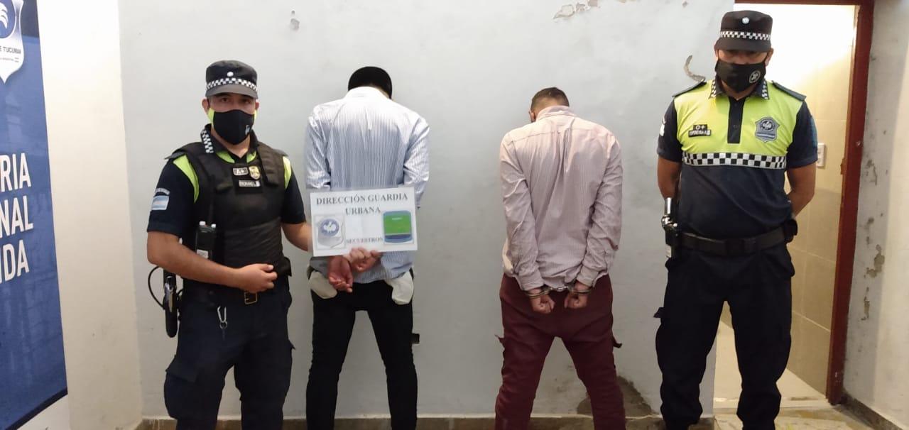 Dos vendedores ambulantes la amenazaron de muerte porque se negó a comprarles