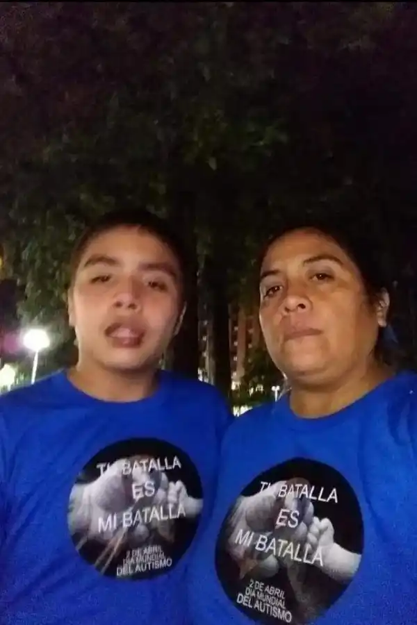 UNA BATALLA. Alexander y Fanny trabajan en la concientización social.