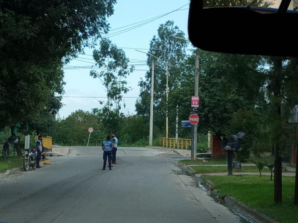  EN CALLES INTERNAS. Controles en las salidas al camino de Sirga. Los operativos de inspecciones de vehículos se concretaron, inclusive, en las calles internas de Yerba Buena.