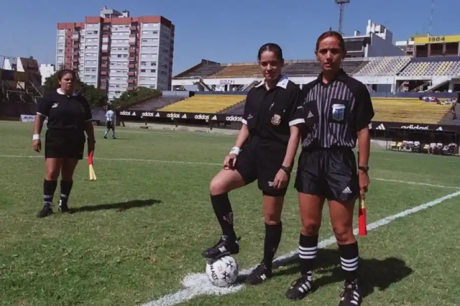 LA TERNA. La imagen corresponde al partido Atlanta-Argentino de Quilmes, que dirigieron Romano, Cercato y Maldonado.
