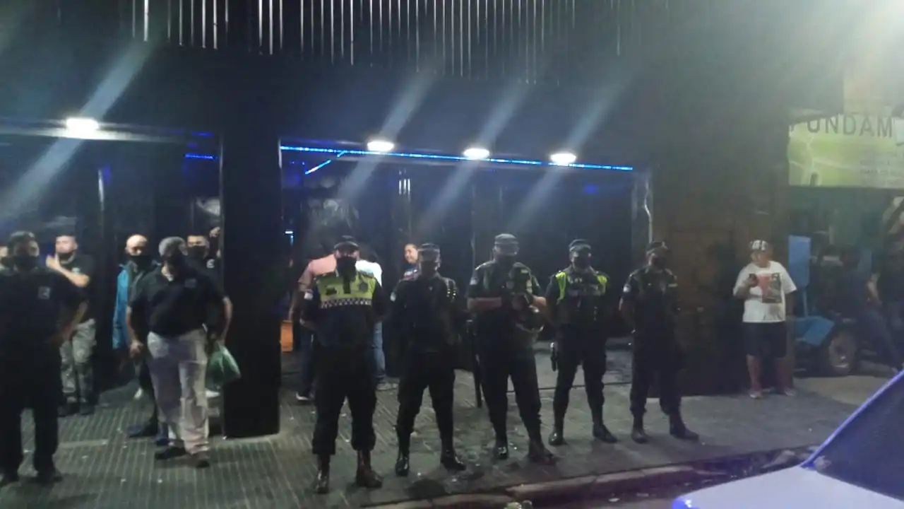 DESALOJO. La Policía había intervenido esta madrugada en el local bailable, según explicó Cuozzo.